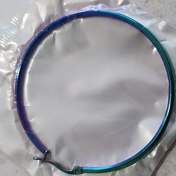 MID sz multicolored hoop earrings - Picture 7 of 7